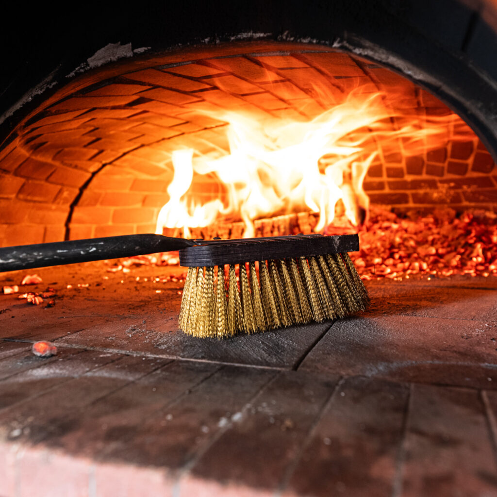 Brosse nettoyage four à bois