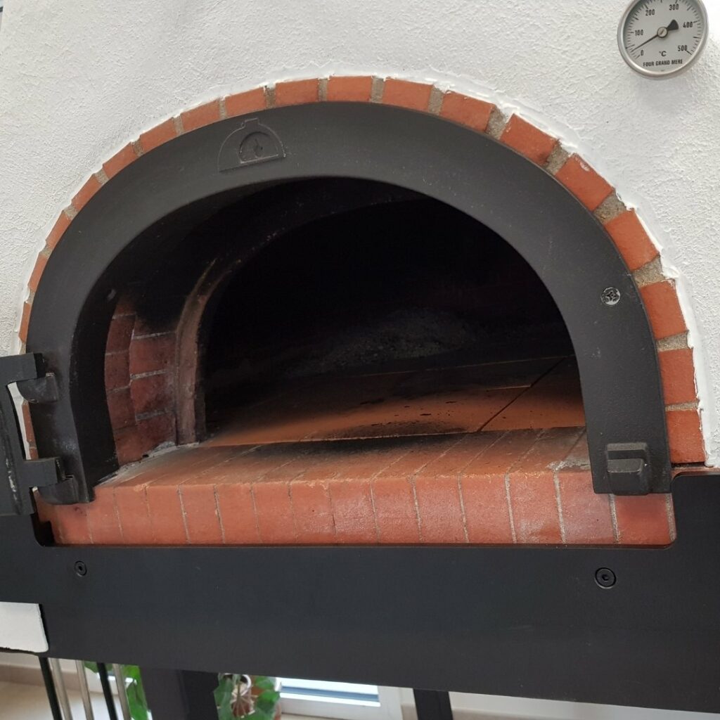 Barre frontale de four à bois