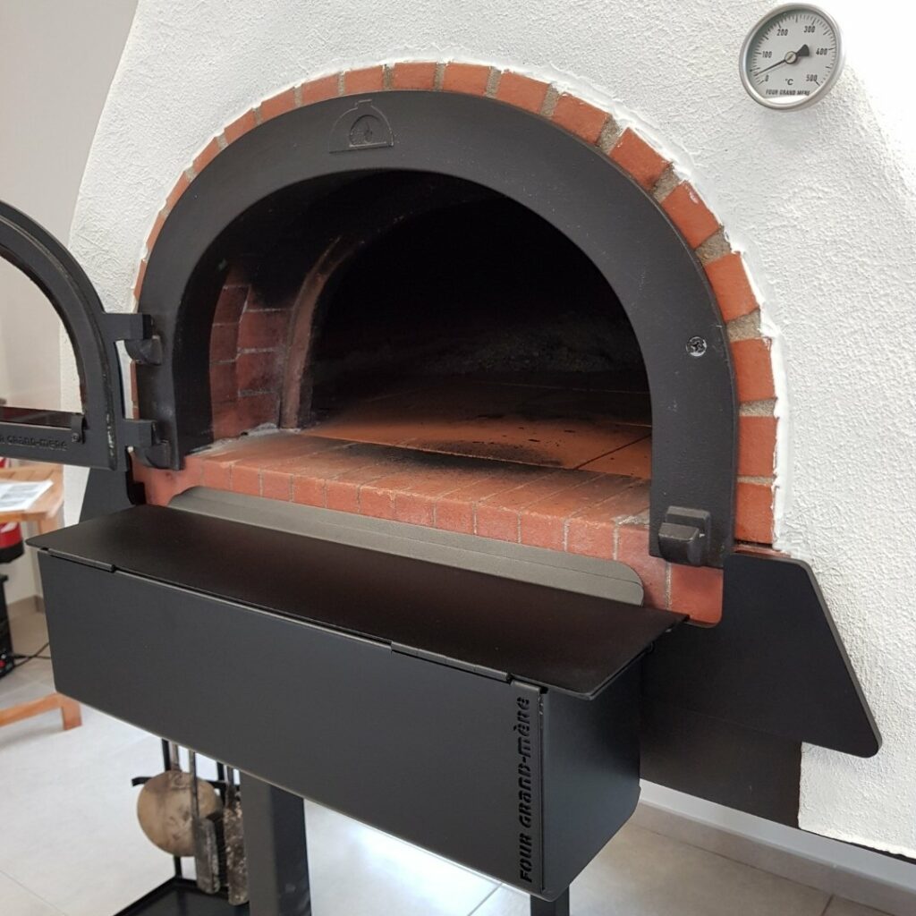 Support frontal intégré pour faciliter la pose d’un cendrier