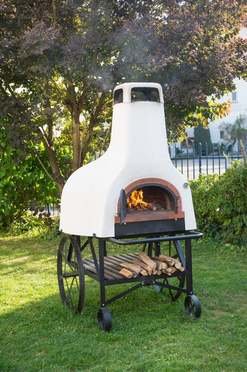 four en briques La Carriole en extérieur