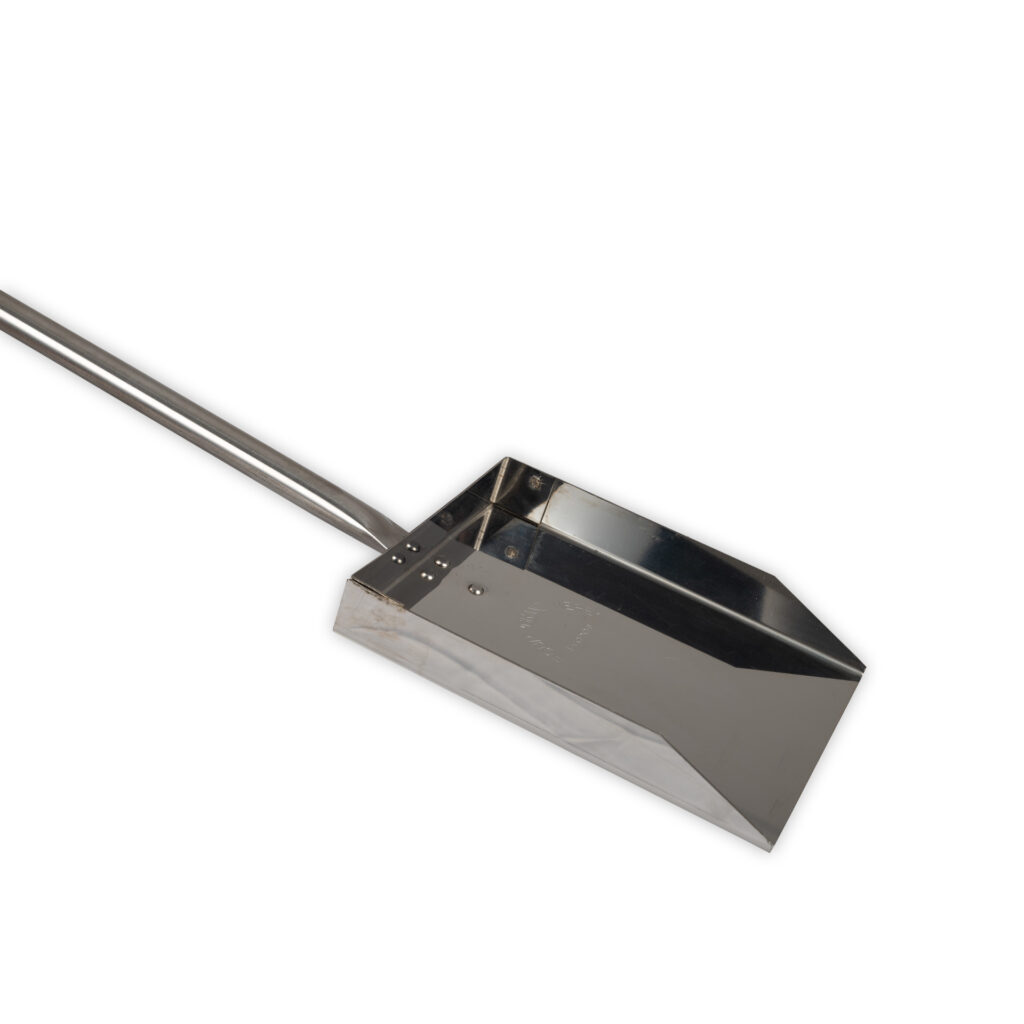 Pelle à braises et cendres