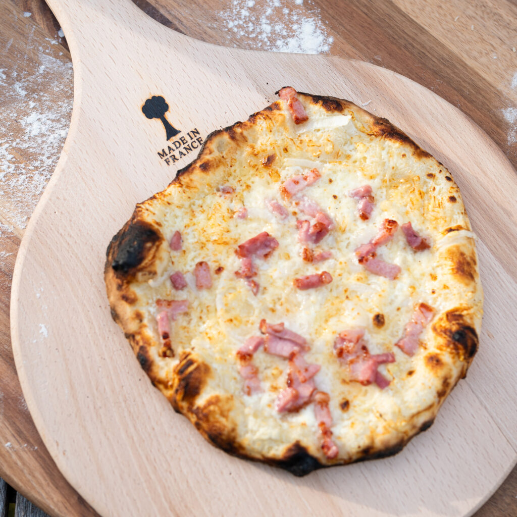 Pelle à garnir en bois tarte flambée