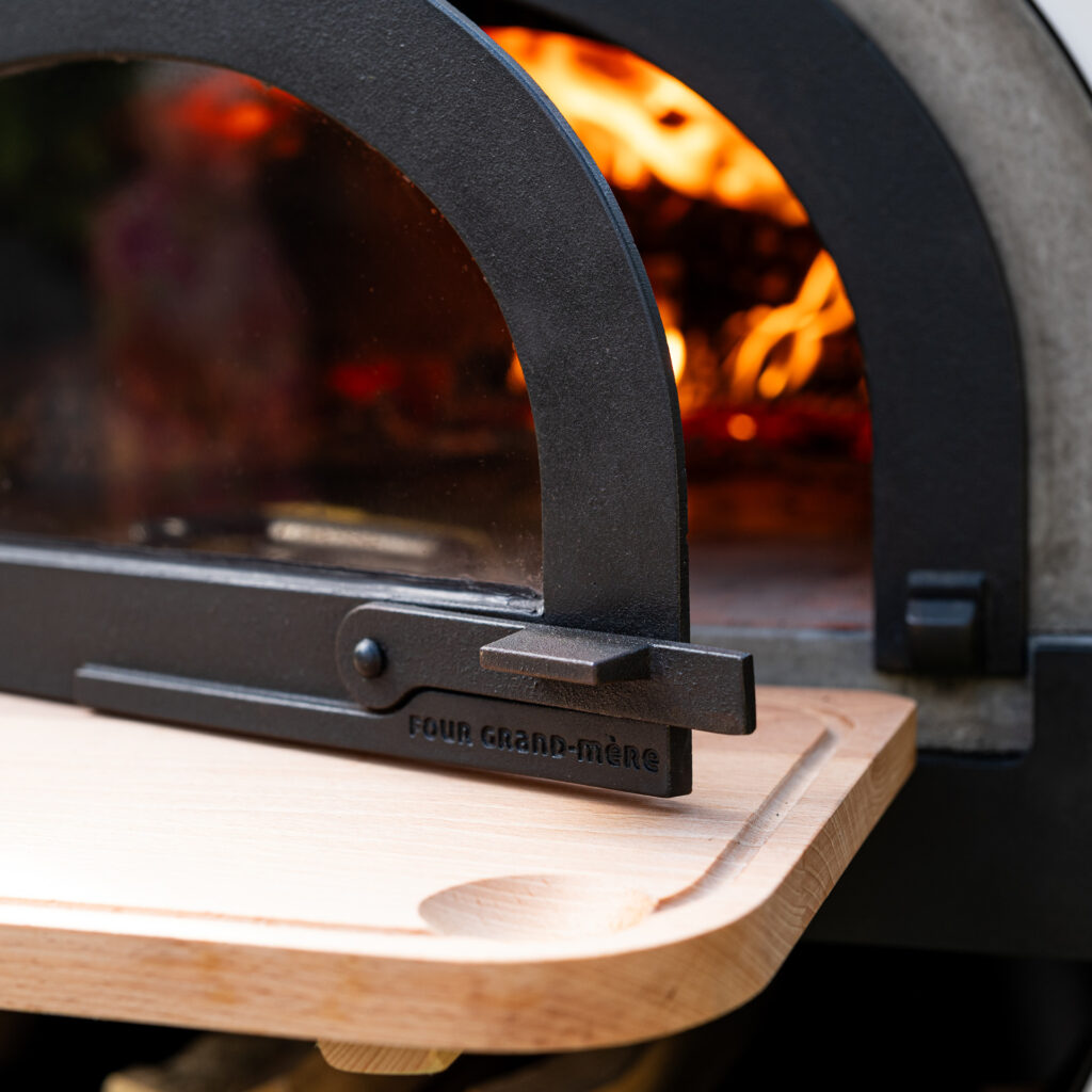 détail porte four alfred avec planche à découper