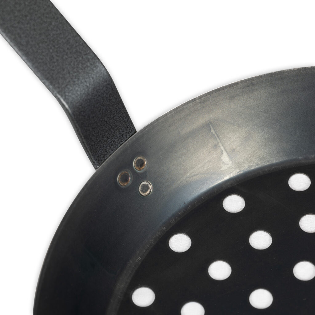 Details poêle à marrons en acier