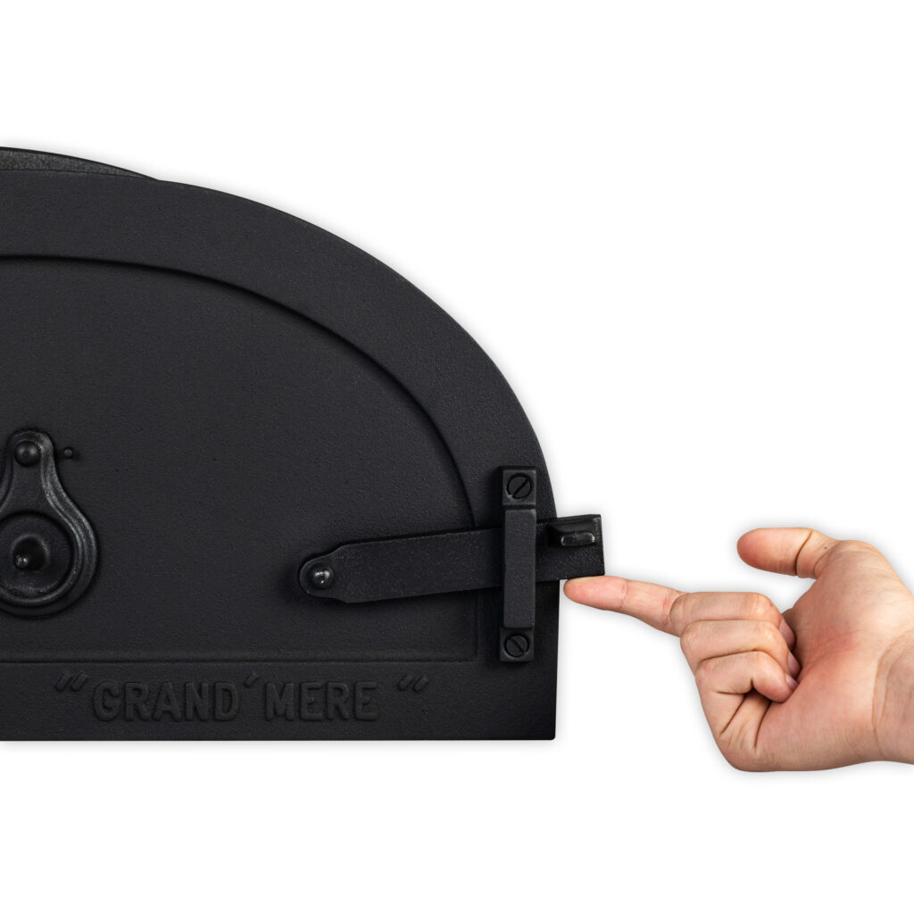 Detail loquet porte en fonte d'enfournement