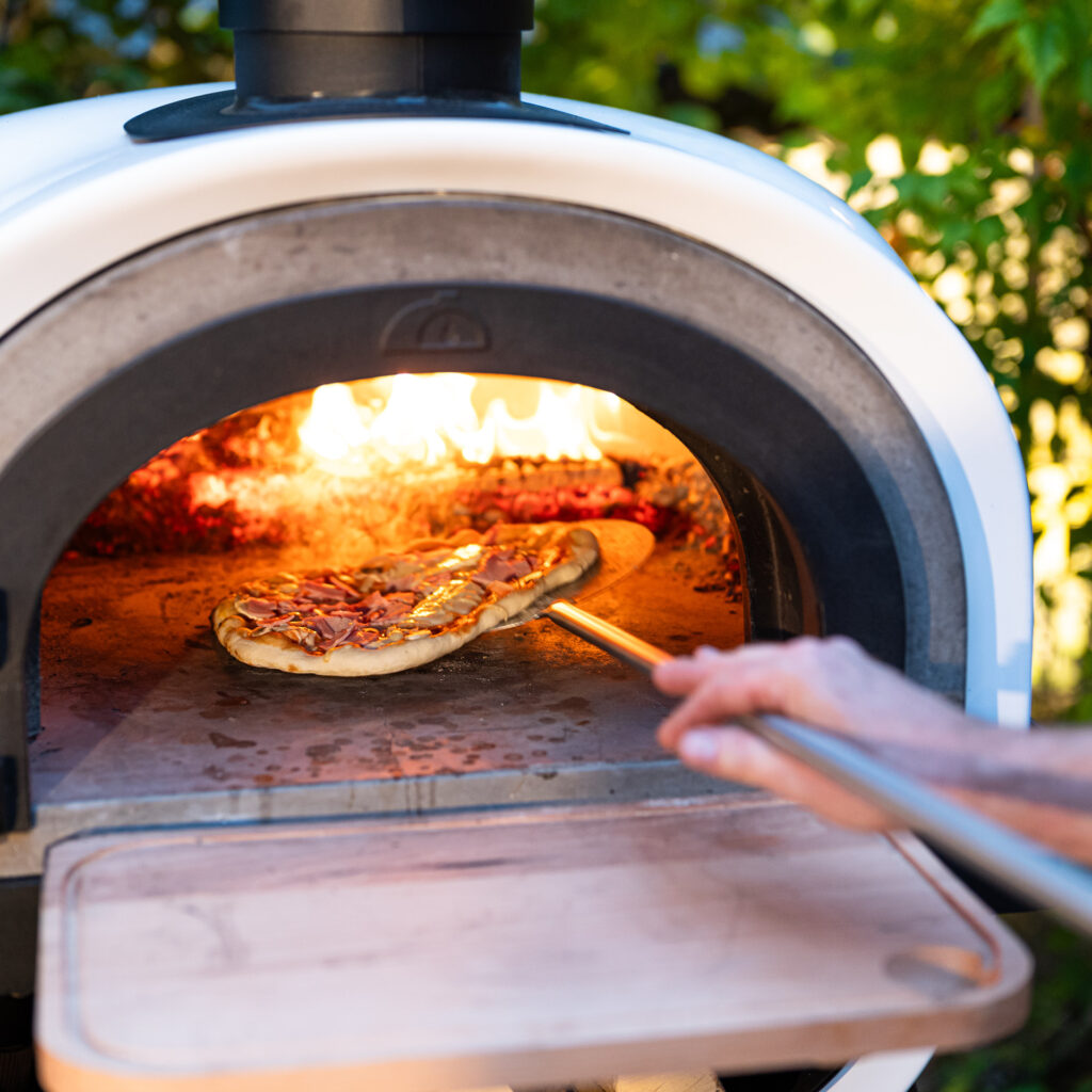 Pizza cuite au feu de bois