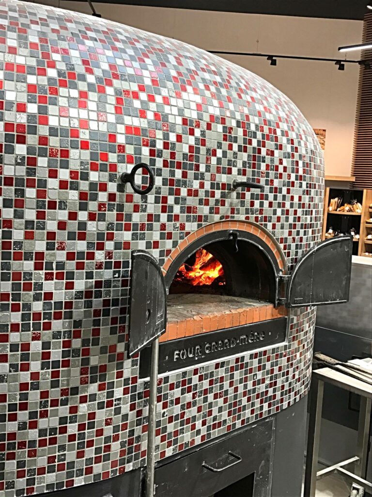 four à pizza grand mere dans un supermarché leclerc