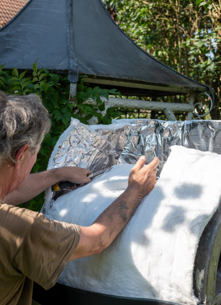 Installation d'une isolation de four à bois