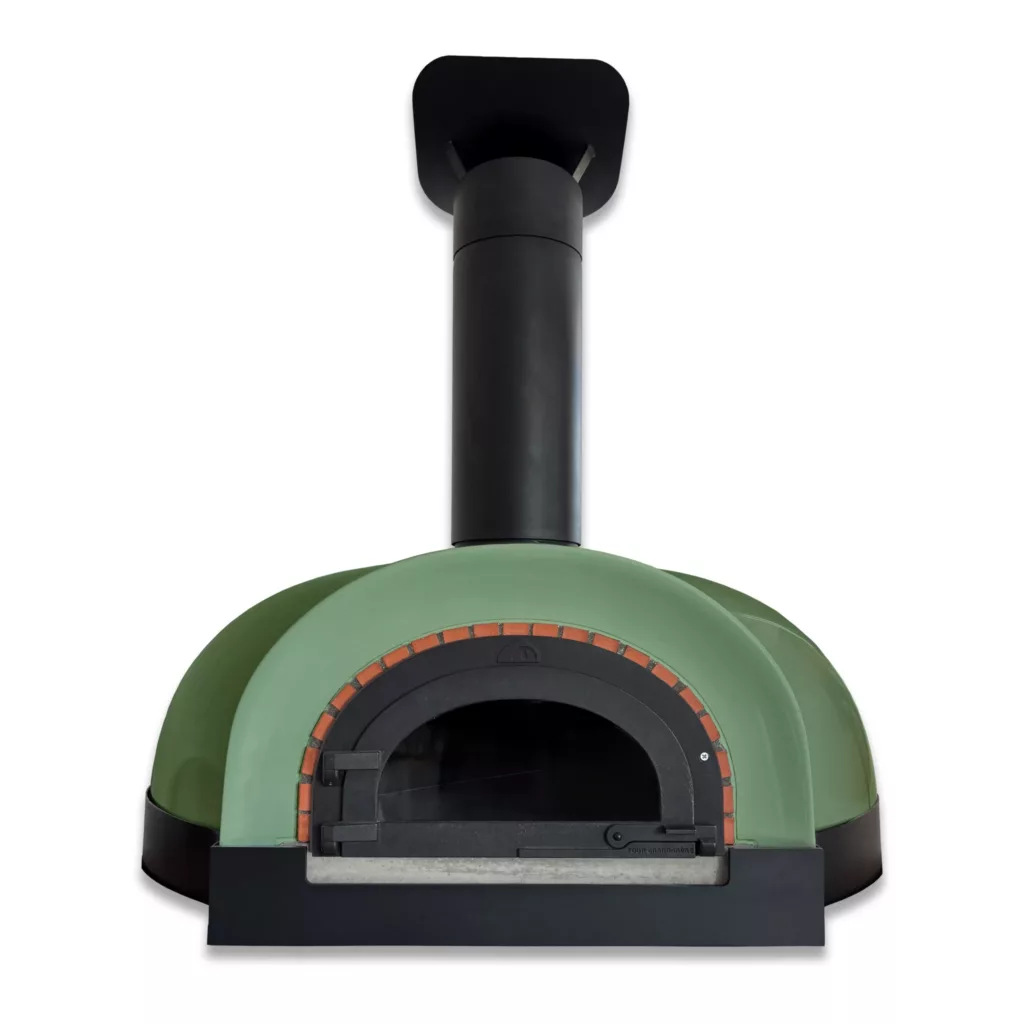 four à bois extérieur vert sauge avec porte noire et conduit de cheminée