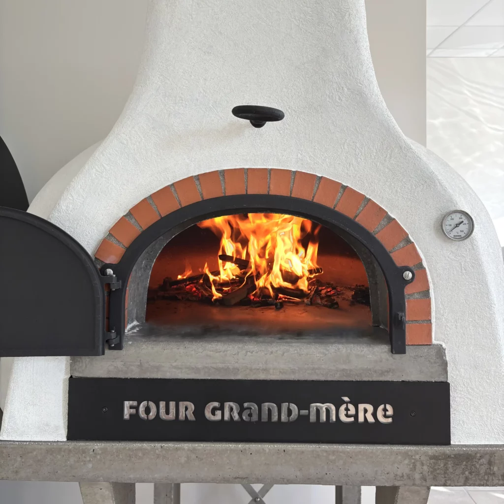 Montage four à bois en chamotte