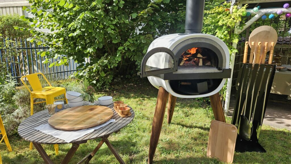 four à bois design en exterieur